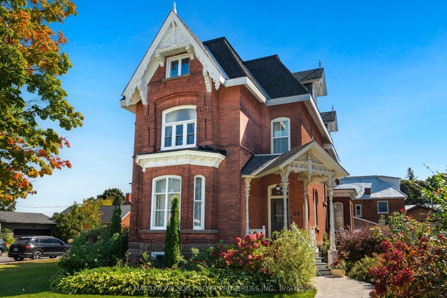 24 Lake Avenue W, Carleton Place