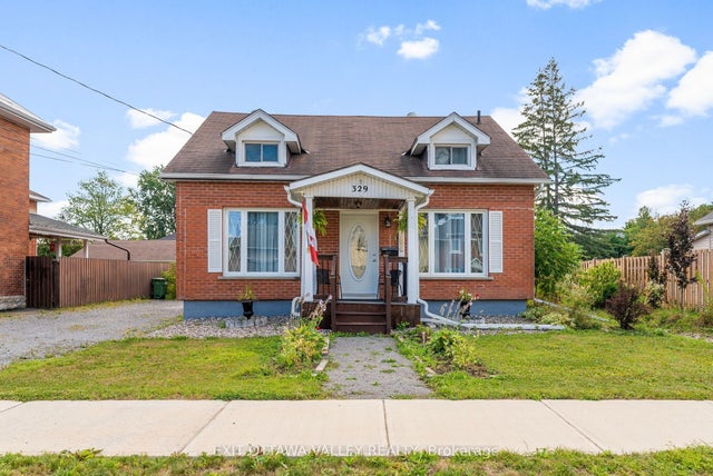 329 Third Avenue, Pembroke
