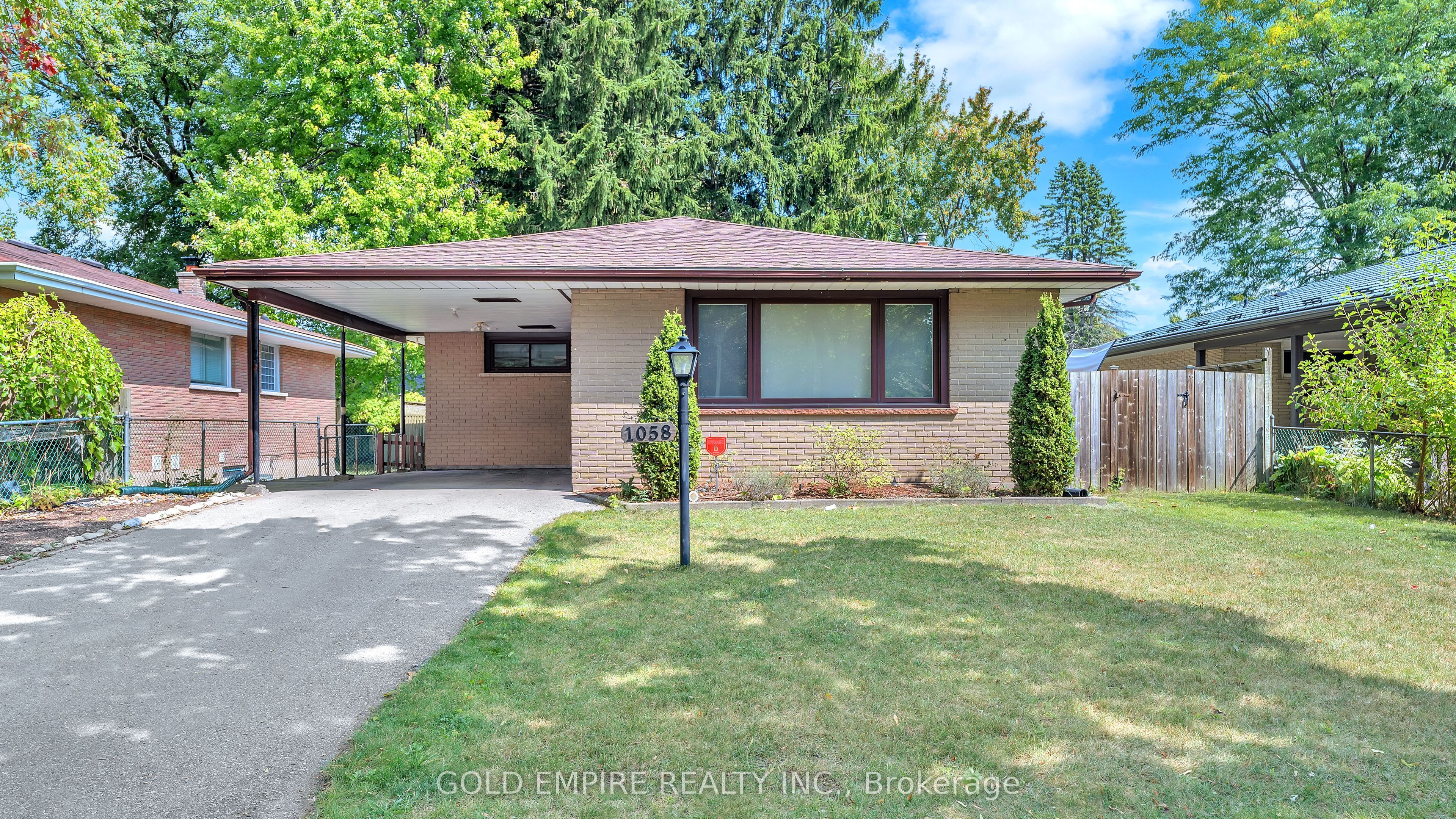 Photo of Listing #X12395109