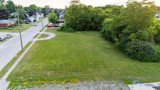 877 Dufferin Street, Woodstock