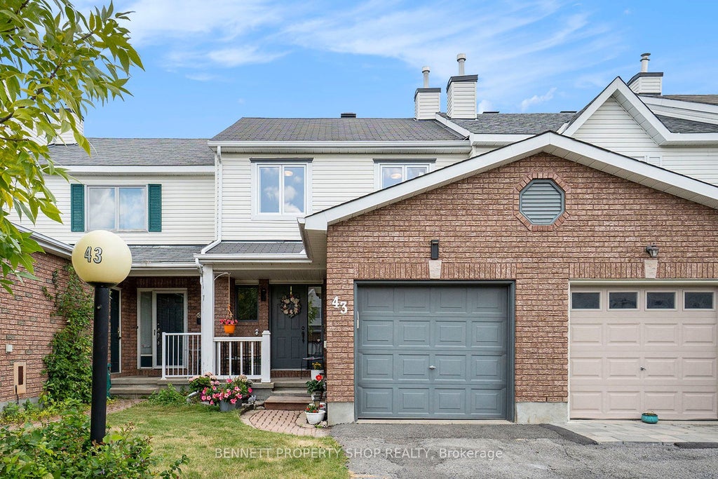 43 Roblyn Way, Barrhaven