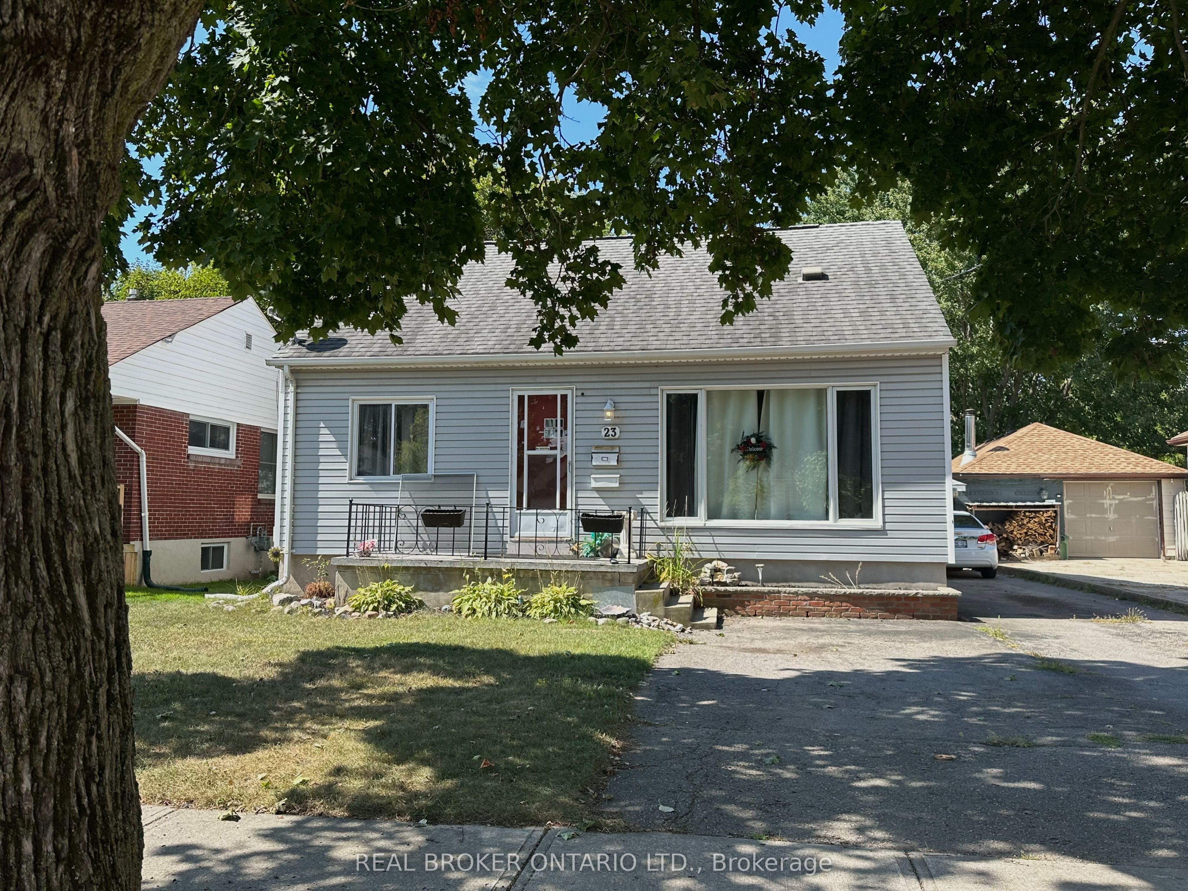 Photo of Listing #X12397203