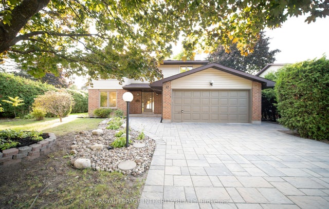 17 Mcclure Crescent, Kanata