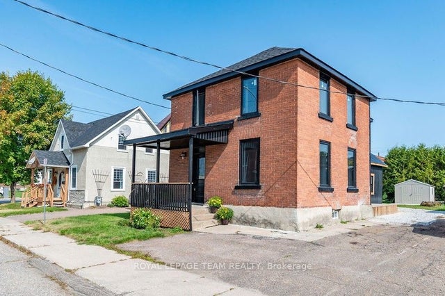 47 Bonnechere Street N, Renfrew