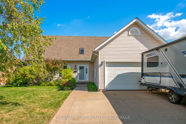 11 N Service Road, Grimsby