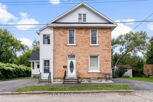 84 Bank Street N, Renfrew