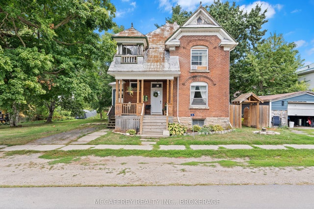 110 Adelaide Street, Front of Leeds & Seeleys Bay
