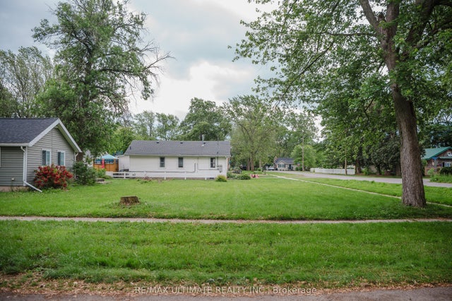 000 Helen Street, Fort Erie