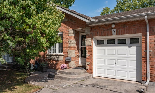 5 Kinsman Court, Pelham