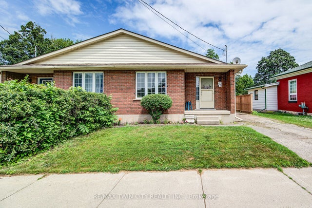 48 Albert Street E, Blandford-Blenheim