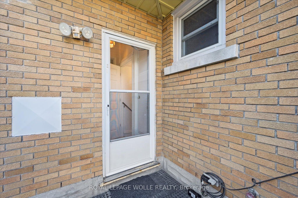 18 Cambridge Avenue Lower, Kitchener