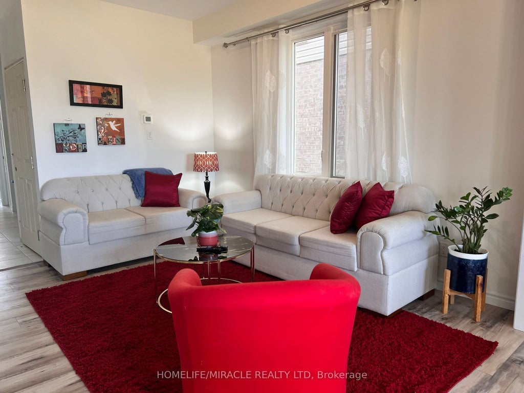 14 Gourlay Farm Lane N Upper Unit, North Dumfries