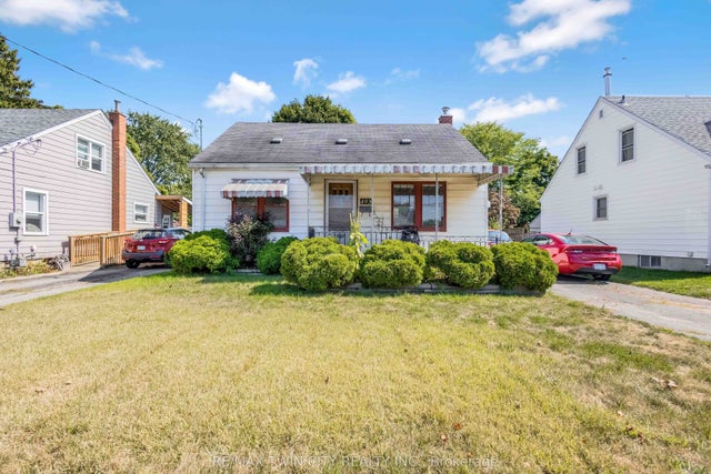 493 St Paul Avenue, Brant