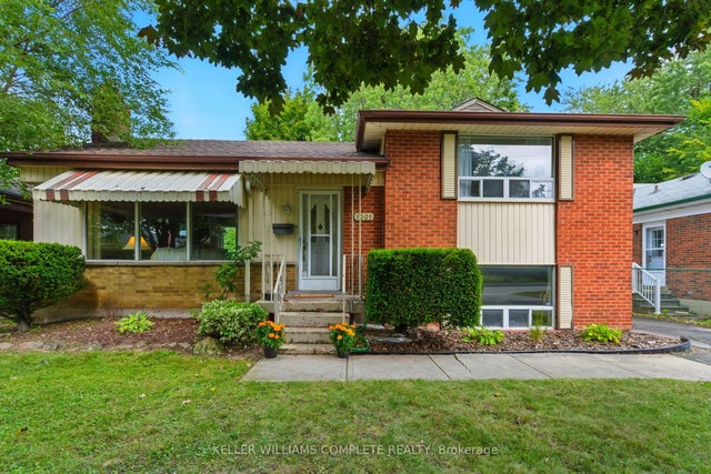 1001 Brucedale Avenue E, Hamilton
