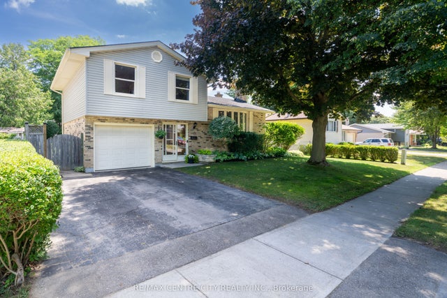 1431 Stoneybrook Crescent, London North