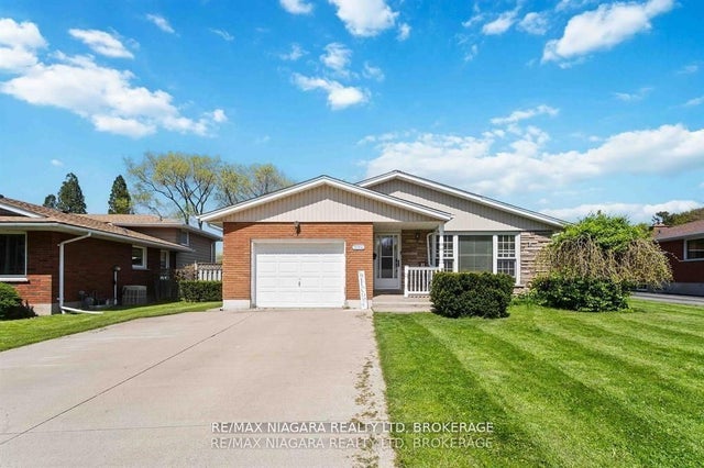 6579 Crawford Street, Niagara Falls
