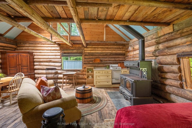 141 Middle Road, McMurrich/Monteith