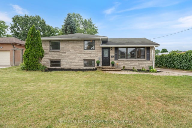 711 Cathcart Boulevard, Sarnia