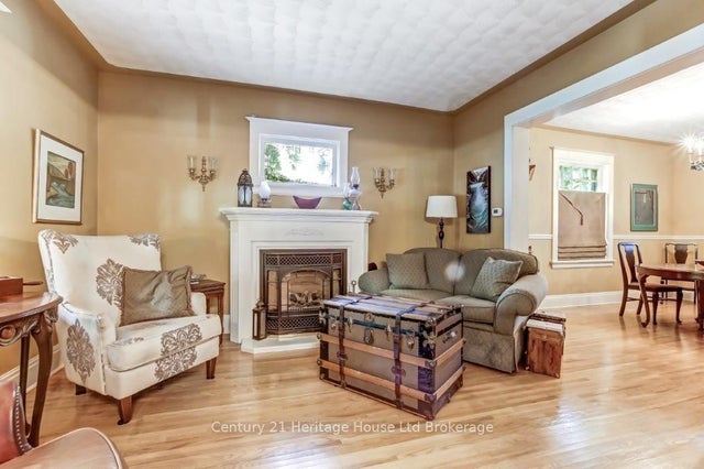 230 Graham Street, Woodstock