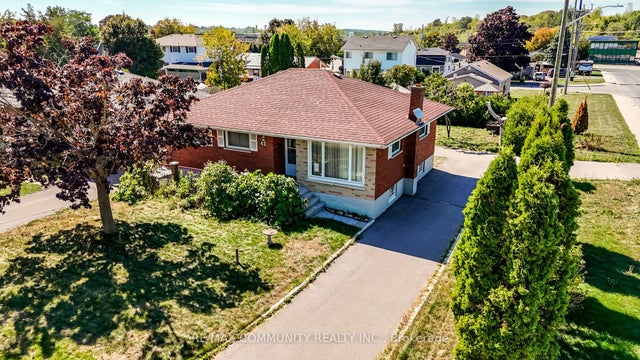 42 Elizabeth Avenue, Quinte West