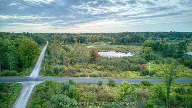 00 Armstrong Line, Tay Valley