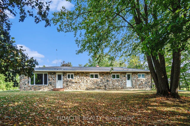 1910 Beach Road, North Grenville