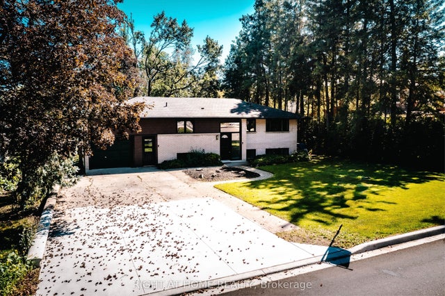 221 Victoria Street E, Southgate