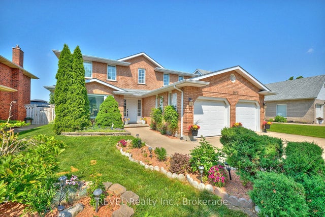 8007 Oakridge Drive, Niagara Falls