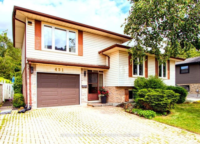 451 Lampman Place, Woodstock