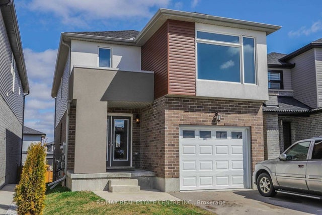 1890 Foxridge Crescent, London North