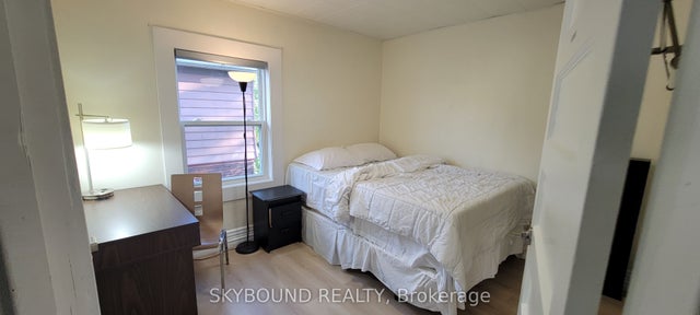 4869 Second Avenue Room, Niagara Falls