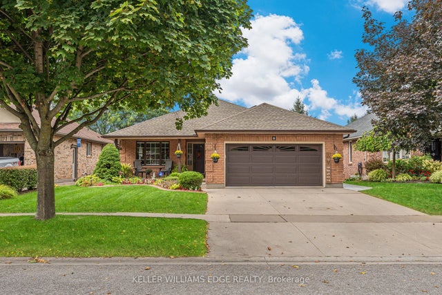 8 Oakridge Boulevard, Pelham