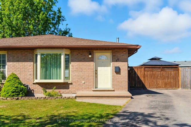 30 Rainbow Court, Welland