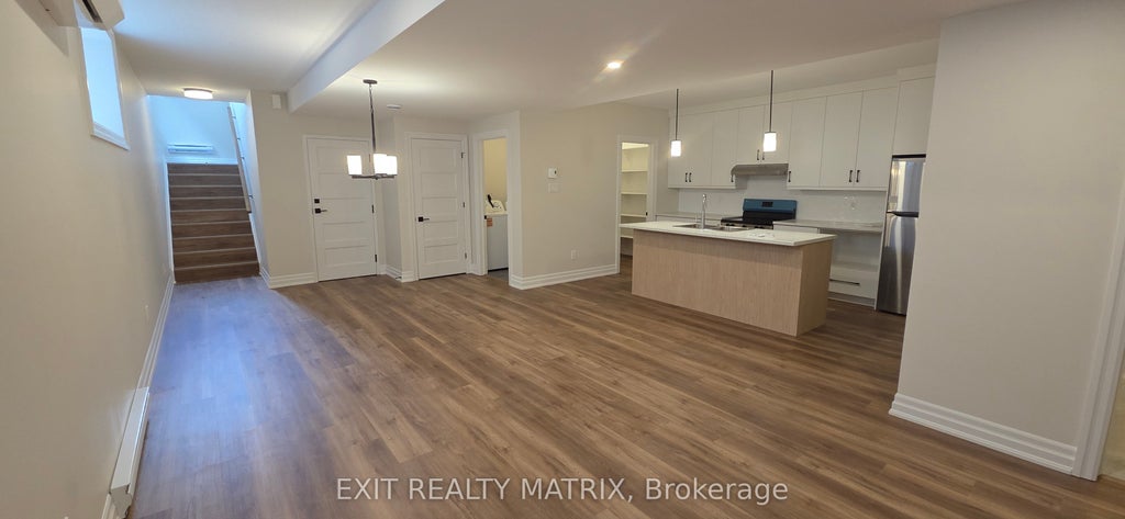 542 Regina Street A, Russell