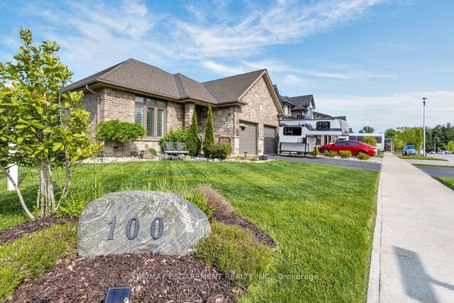 100 Tamarack Boulevard, Woodstock