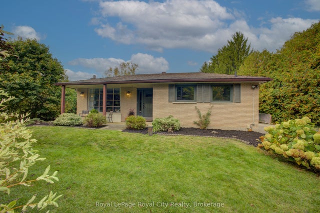 330 South River Road, Centre Wellington