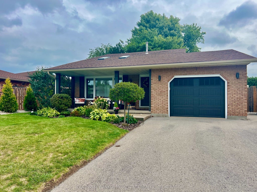 3933 Vineyard Crescent, Lincoln