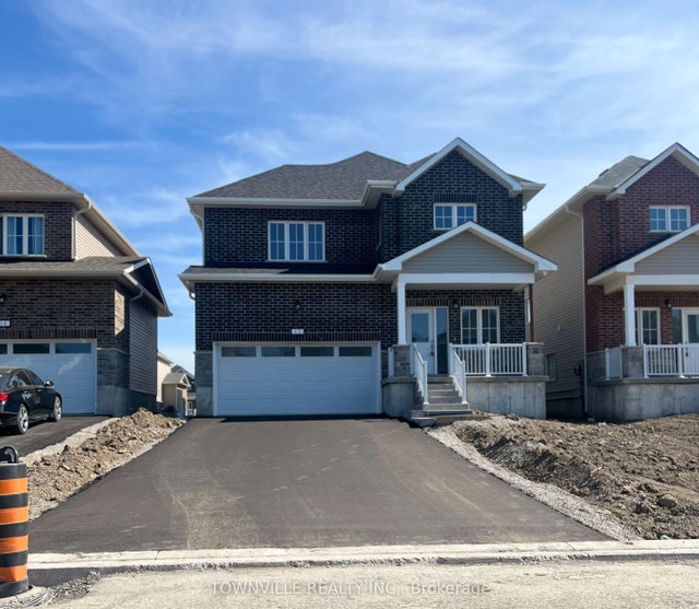 12 Bradden Crescent, Belleville