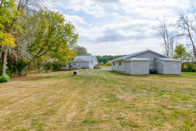 6913 County 2 Road, Loyalist