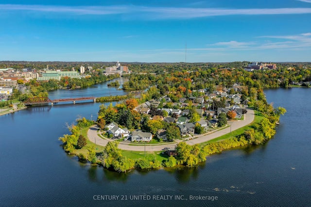 57 Edgewater Boulevard, Peterborough