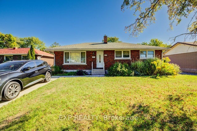 8568 Champlain Drive, Niagara Falls