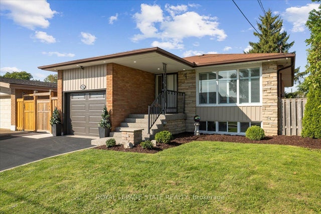 15 Purdy Crescent, Hamilton