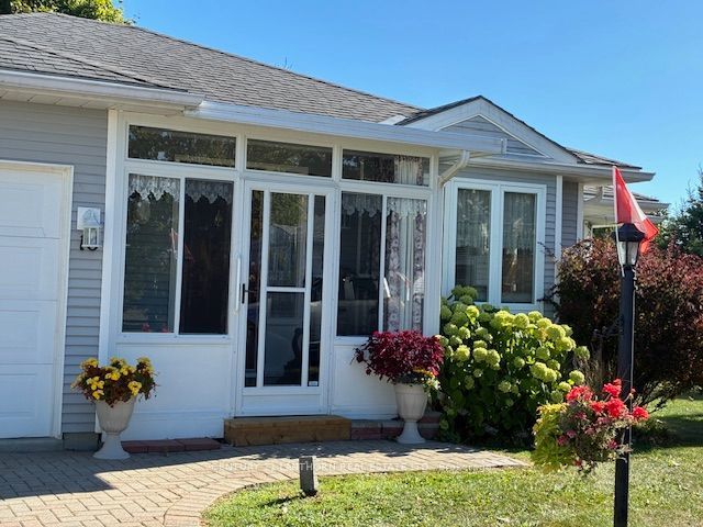 10 Reynolds Place W, Prince Edward County