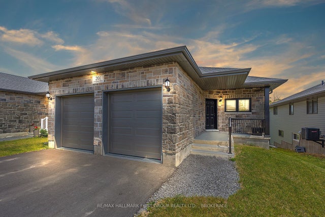 201 Creighton Drive, Loyalist