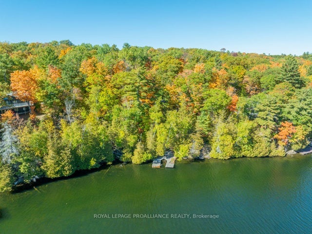 1042 East Flieler Lane, Frontenac
