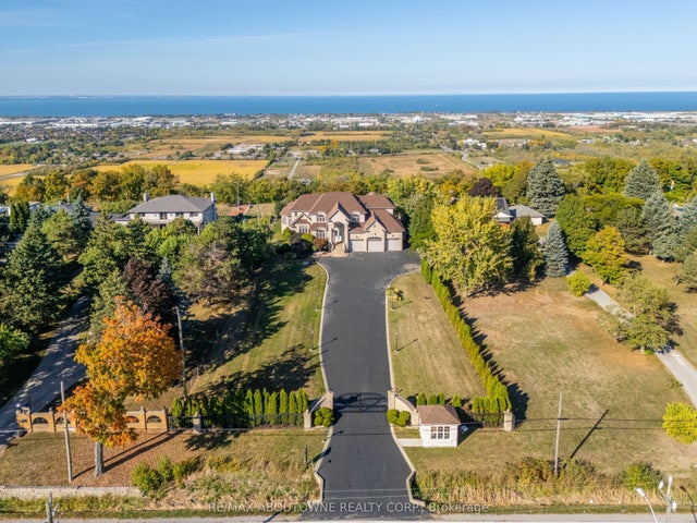 803 Ridge Road, Hamilton