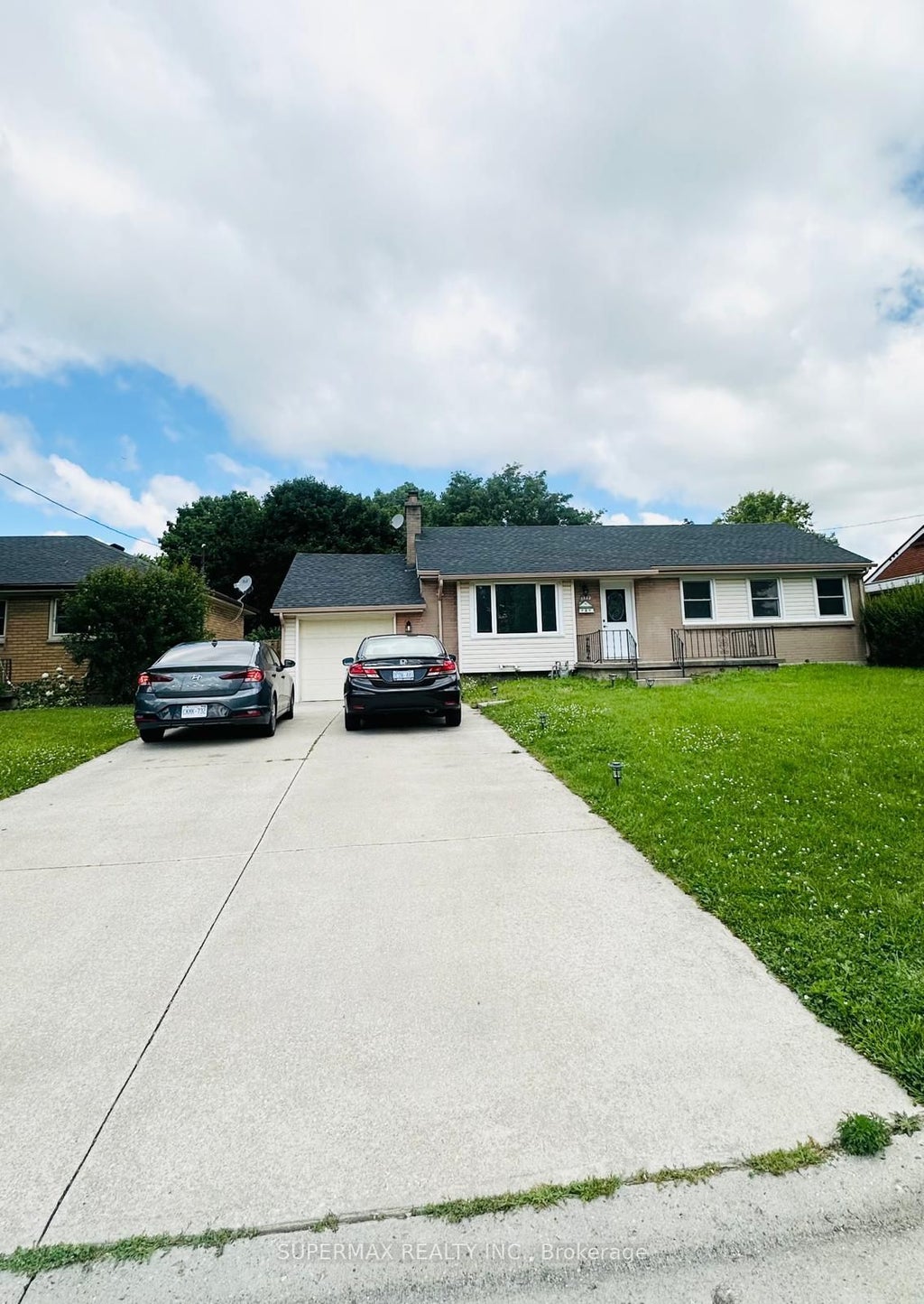 1222 Hillcrest Avenue, London East