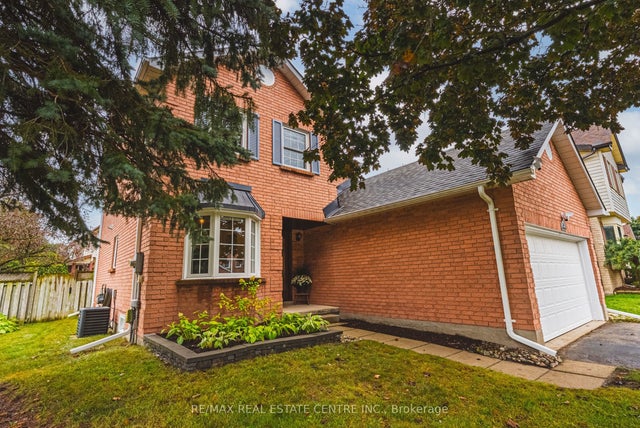 35 Cowan Boulevard, Cambridge