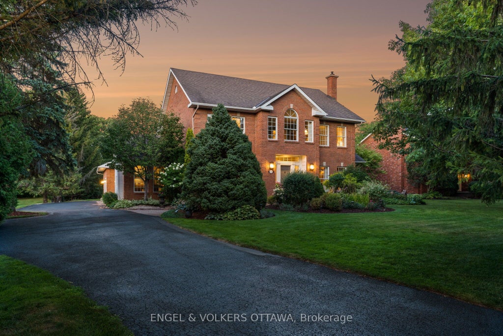 5557 Pettapiece Crescent, Manotick - Kars - Rideau Twp and Area