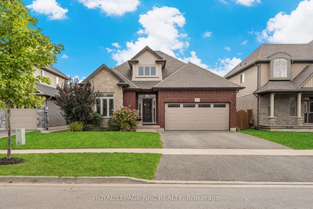 23 Abbott Place, Pelham